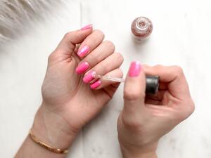 ما تفسير رؤية طلاء الأظافر في المنام؟