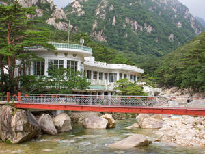 Mount Kumgang. North Korea (Shutterstock)	