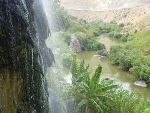 وتلقى المزارعون الإسرائيليون الخميس، رسائل من سلطات تل أبيب بأنه سيمنع عليهم دخول المنطقتين بدءً من الأحد القادم.