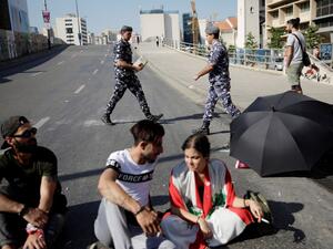 وينتظر اللبنانيون انطلاق استشارات نيابية تفضي إلى تكليف رئيس جديد للوزراء، وتعيين حكومة جديدة.