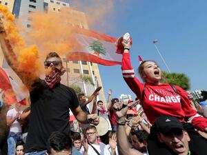 عناصر من مليشيات الحزب الموالية لايران قد اعتدت في عدة مناسبات على المتظاهرين في محاولة لفض الاحتجاجات بالقوة والبلطجة 