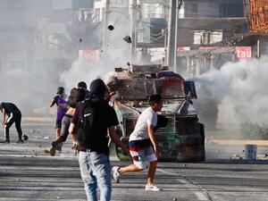 Demonstrators clash with riot police during a protest against the government of Chilean President Sebastian Pinera in Renaca, Vina del Mar, some 120 km west of Santiago, on November 10, 2019. (AFP/ File Photo)