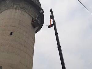 The incredible scenes unfolded during a four-hour operation by volunteers to rescue the bull. (NewsFlare)