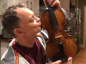UK musician reunited with 310-year-old violin worth $320,000 left on train (Twitter)