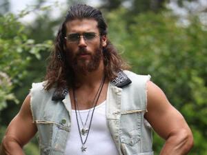 Yaman took photos with some of the fans he met