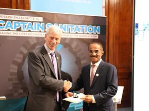 معهد المهندسين المدنيين في لندن يمنح معالي وزير تطوير البنية التحتية شهادة الزمالة