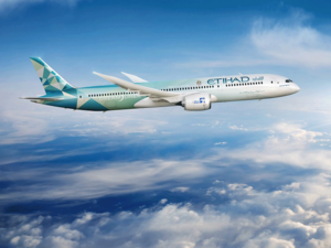 طائرة 787 بتصميم خاص يعكس الشراكة بين الاتحاد للطيران وبوينغ والبيئة