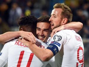 لاعبو إنجلترا يحتفلون بهدف وينكس