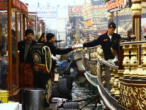 Boats selling fish sandwiches (Shutterstock)	