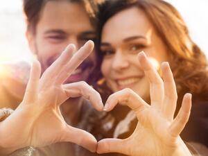 الابراج التي سيخفق قلبها وستحقق حلمها سواء بالارتباط أو الزواج