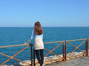 البحر يدل على الأموال والتجارة