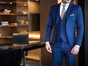 اختيار قماش البدلة الذي يمنحك الدفء دون تكديس