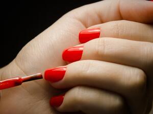 النحاسي الميتالك يناسب الصبيّة التي تتمتع بروح مرحة وحيوية