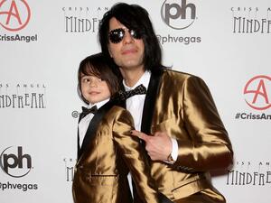 كريس آنجل وابنه