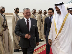 Sheikh Mohamed Bin Zayed Al Nahyan receives King Abdullah II at Abu Dhabi International Airport on Wednesday. AFP