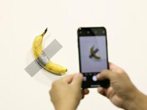 Banana duct taped to wall sells for $120,000 at Florida gallery. (Twitter)
