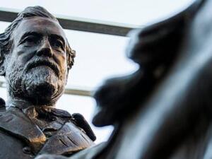 Statue of Confederate Gen. Robert E. Lee (Twitter)
