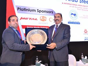 حديد الإمارات تحصد جائزة "أفضل مُصدّر" من قمة الصلب العربي في تونس
