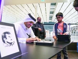 الفنان التشكيلي القطري أحمد المعاضيد يتواصل مع الجمهور في المكتبة الوطنية