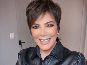 The mom-of-six rocked a statement green kaftan