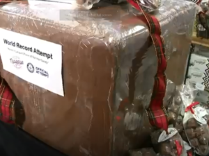 Niagara Chocolates said the 131-pound treat measures 21 inches by 22 inches by 19 inches. (Screenshot)