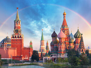 Panoramic view of the Red Square with Moscow Kremlin and St Basil's Cathedral with rainbow (Shutterstock)	