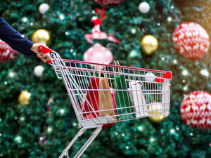 If You're yet to Do Christmas Shopping and Are on a Budget, Here Is Your 6-Step Emergency lan (Shutterstock)