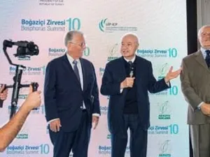 Bosphorus Summit Honors Abu-Ghazaleh With a Statue