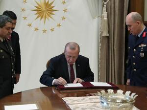  أردوغان تعهد أيضا في البند الخامس من بيان مؤتمر برلين الختامي بعدم التدخل في ليبيا.