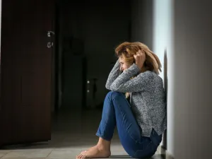 التفكير في الانتحار والميل له يكثر بين النساء أكثر بكثير من الرجال