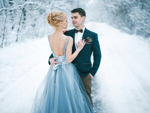 في الشتاء حيث تقلّ حفلات الزفاف يقلّ الطلب على المحترفين المتخصّصين في مجال حفلات الزفاف