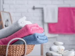  تنظيف مناشف الوجه بعد كل استخدام لتتجنب دخول البكتيريا إلى مسام الوجه الحساسة