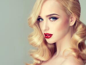  قبل الزفاف ضعي ماء الورد على شعركِ بالكامل