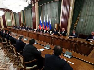 Russian President Vladimir Putin and Prime Minister Mikhail Mishustin meet with members of the new government in Moscow on January 21, 2020. Yekaterina SHTUKINA / SPUTNIK / AFP