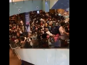 A Twitter update by the Dubai Media Office showed thousands of residents thronging to the mall on the first day of the decade. (Twitter/ Screenshot)