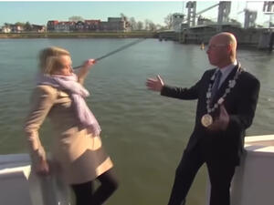 أمام الكاميرا