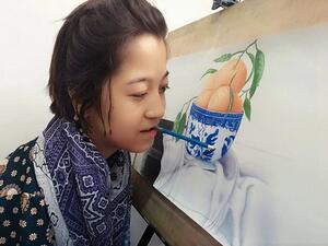 Rubaba Muhammadi, 20, who has painted a total of 250 pictures since her childhood without taking any formal education. (Twitter)