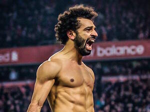 صلاح يحتفل بهدفه الأول في شباك مانشستر يونايتد