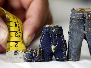 Kasim Andac has created an 11-centimeter jean jacket having all the features of a real jacket. (Twitter)