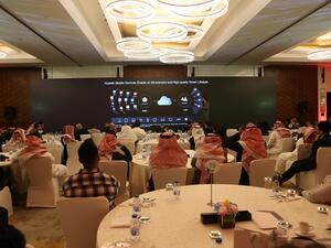 هاتف HUAWEI Mate30 Pro  يتميّز بأدائه القوي وتصميمه الأيقوني وقدرته على الارتقاء بتجربة تصوير مقاطع الفيديو إلى آفاق جديدة