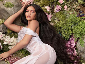 Kylie Jenner took to social media to send her prayers to the families of those lost in the deadly helicopter crash