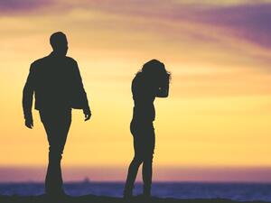 5 أبراج لا تتحمل ألم الانفصال بسهولة وتبحث عن الانتقام