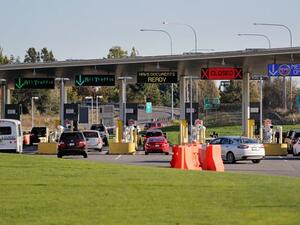 More than 60 Iranians and Iranian-Americans were held for hours at Washington State’s border with Canada (Twitter)