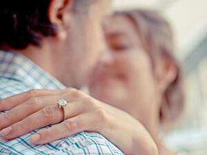 ما تفسير الحلم بالخطوبة؟