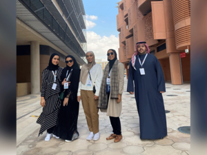 الطلبة الفائزون بـ"جائزة الراية" من مؤسسة المبرة الخليفية يشاركون في أسبوع أبوظبي للاستدامة