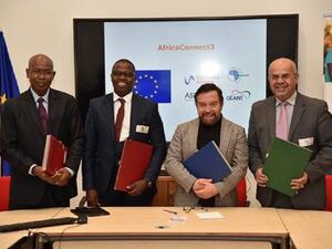 أبوغزاله: مشروع الربط الافريقي الثالث يقدم خدمات إنترنت عالية السعة للبحث والتعليم في إفريقيا