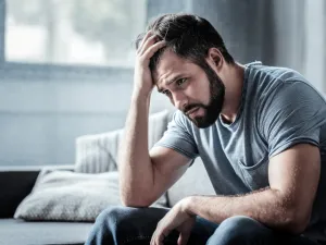  وجود حالة من التردد تصيب بعض المرضى أو ذويهم في اتخاذ القرار بالخضوع للعمل الجراحي