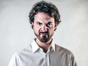 يؤدي الشعور المتكرر بالغضب إلى إصابة الشخص بالمرض