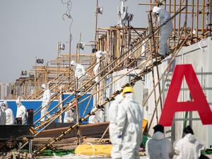 The first group of patients infected with the COVID-19 coronavirus was discharged from Leishenshan Hospital on February 18, according to local media. STR / AFP