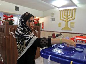 A Jewish Iranian woman casts her ballot at a polling station in the capital Tehran on February 21, 2020. Electoral authorities in Iran extended voting for two hours in the Islamic republic's parliamentary election on Friday, state television reported. ATTA KENARE / AFP